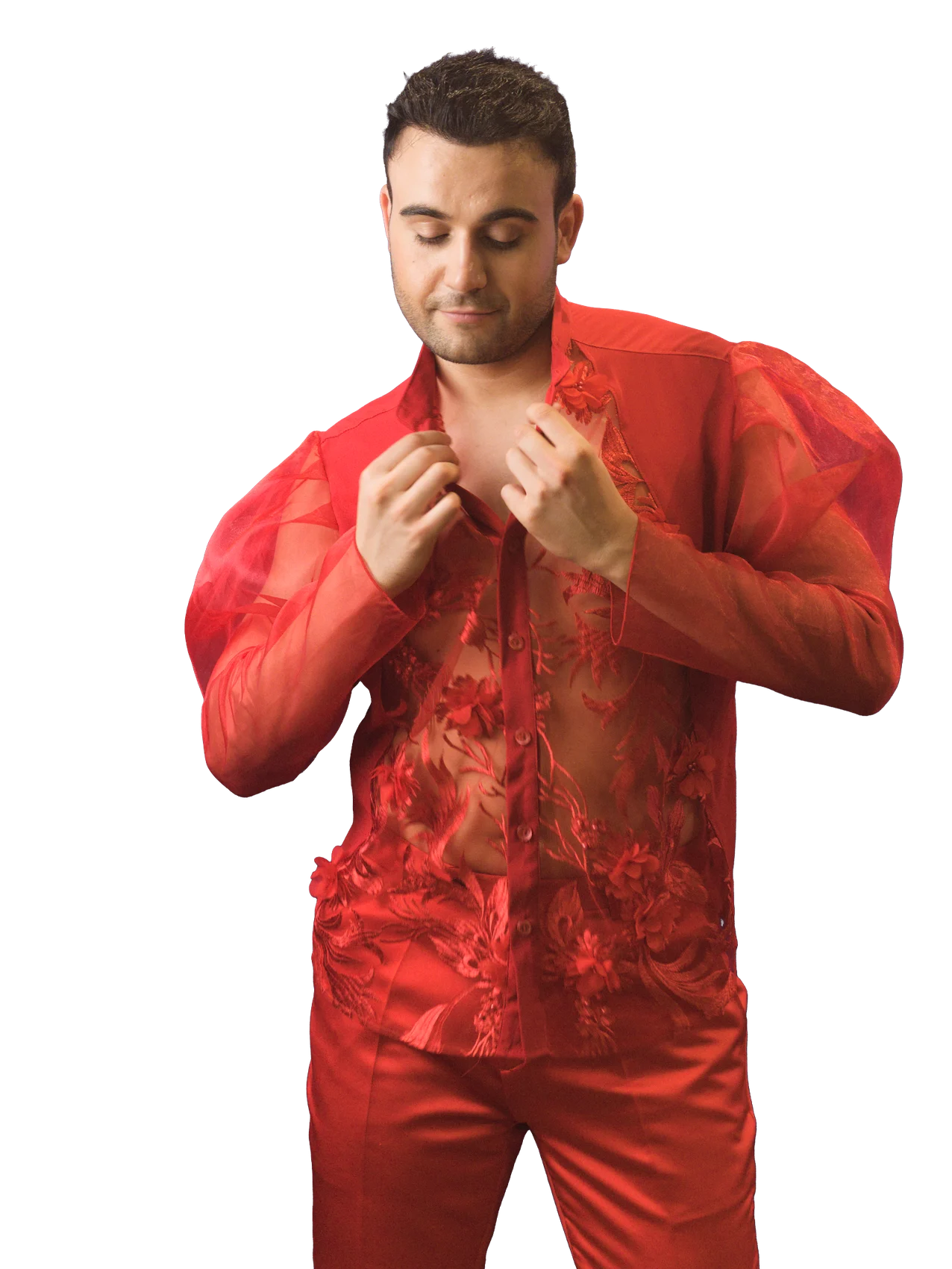 Mario Cassado con ropa roja